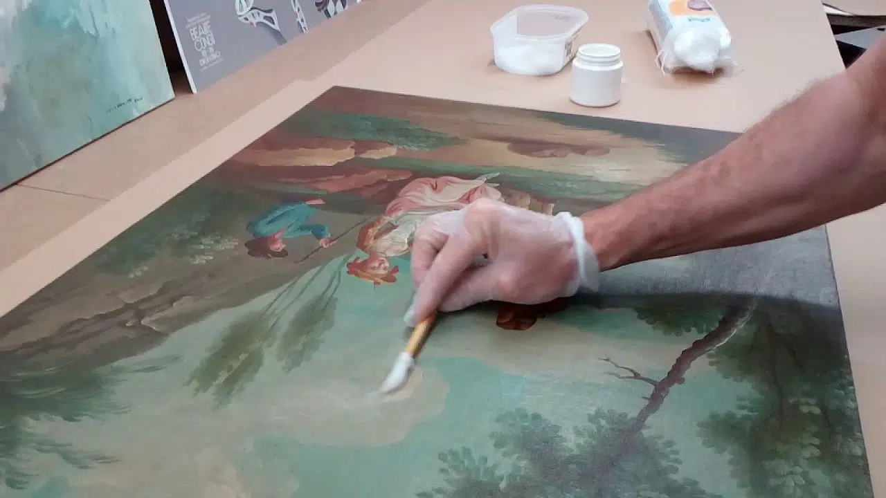 nettoyer une peinture à l'huile ancienne