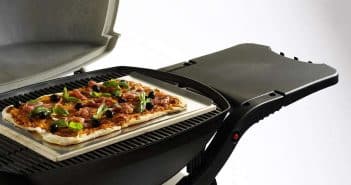 utiliser une pierre à pizza sur le barbecue