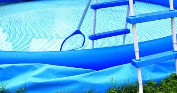 Quel type de sable devrait être placé sous une piscine hors-sol ?